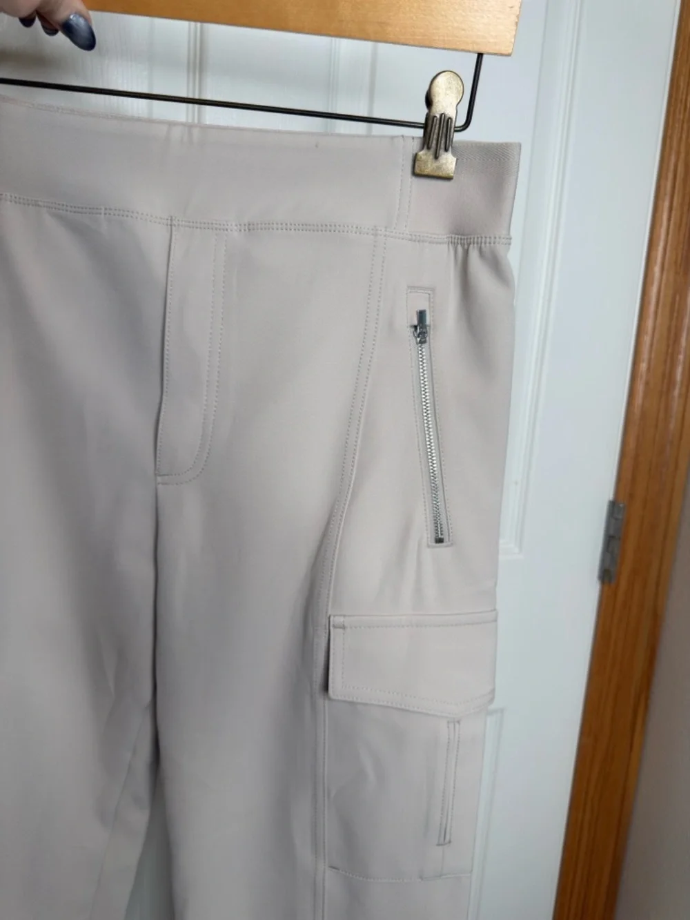 Athleta Endless High Rise Cargo Pants Womens 6 Tall Tan NWOT - Picture 9 of 11